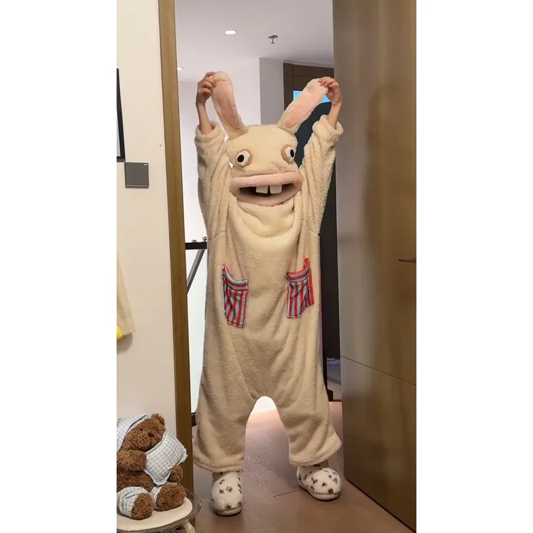 【疯狂兔子】耳朵连帽睡衣女秋冬珊瑚绒可外穿大码连体衣保暖家居服