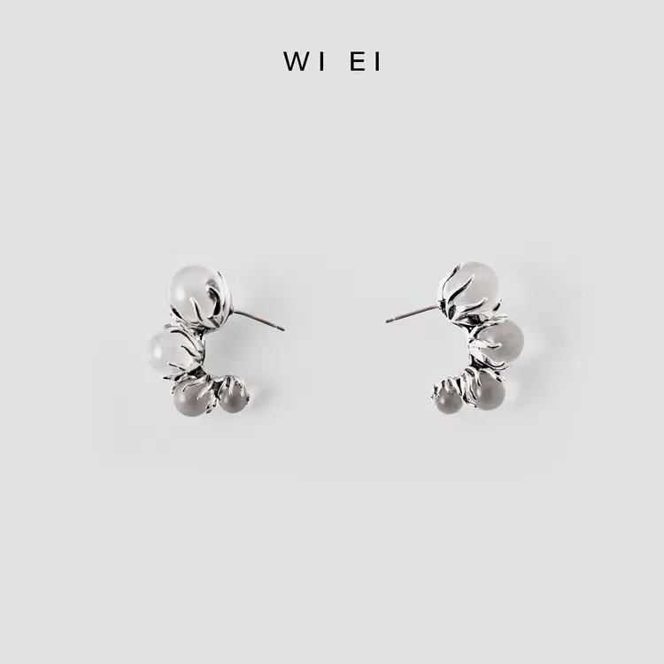 《WI EI》清冷氛围感冰透串珠高级轻奢耳环 W25211006