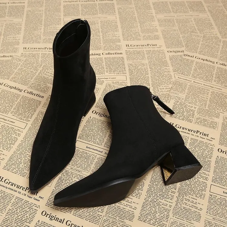 马丁靴女2025秋冬欧货爆款靴子英伦风小短靴尖头瘦瘦粗跟春秋单靴