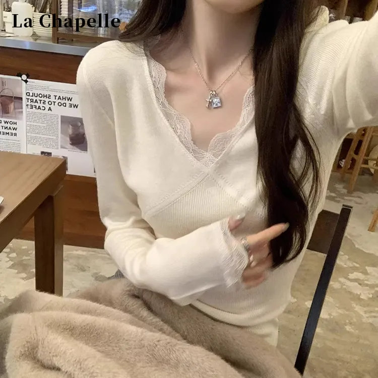 拉夏贝尔白色V领蕾丝针织衫女春秋新款高级感内搭长袖打底衫上衣