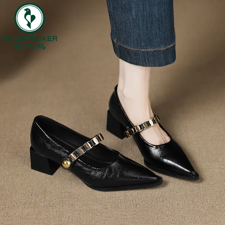 啄木鸟法式复古尖头单鞋女2025秋季新款时尚金属链条气质通勤单鞋