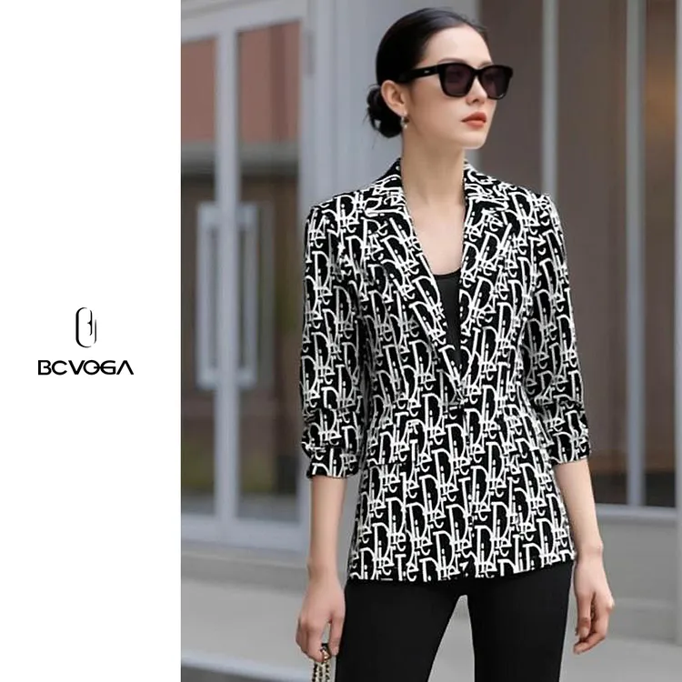 BCVOGA女短款字母印花扎染修身型正肩袖气质显瘦西装西服提花时尚