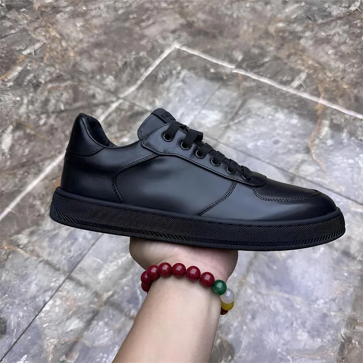 2025年秋季新款男鞋头层牛皮软底防滑透气舒适男士一脚蹬休闲板鞋