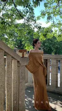 YUJIAHAN于佳含-早秋美拉德慵懒套装针织上衣+褶皱半身裙两件套