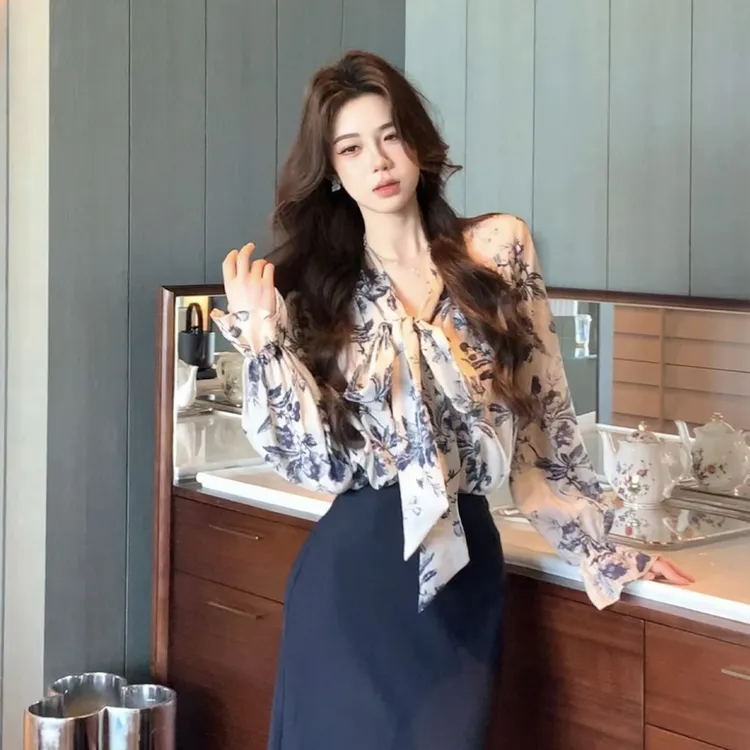 木子李的李【墨染花影】早秋水墨印花飘带衬衫藏青风衣半裙三件套