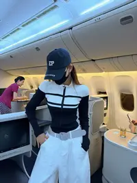 婉君【首尔风味】秋季常规百搭显瘦修身休闲针织上衣LWJ25C3T3037
