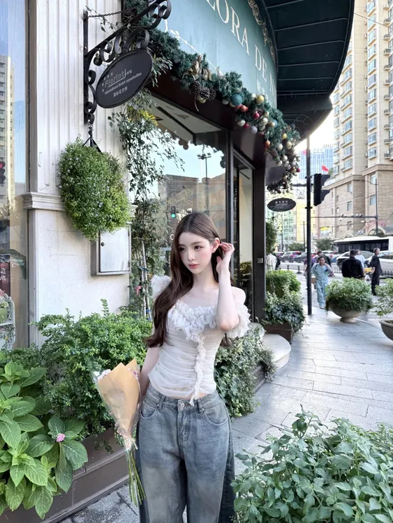 茉莉甜茶 法式设计感不规则花边出游吊带露肩收腰显瘦上衣休闲裤