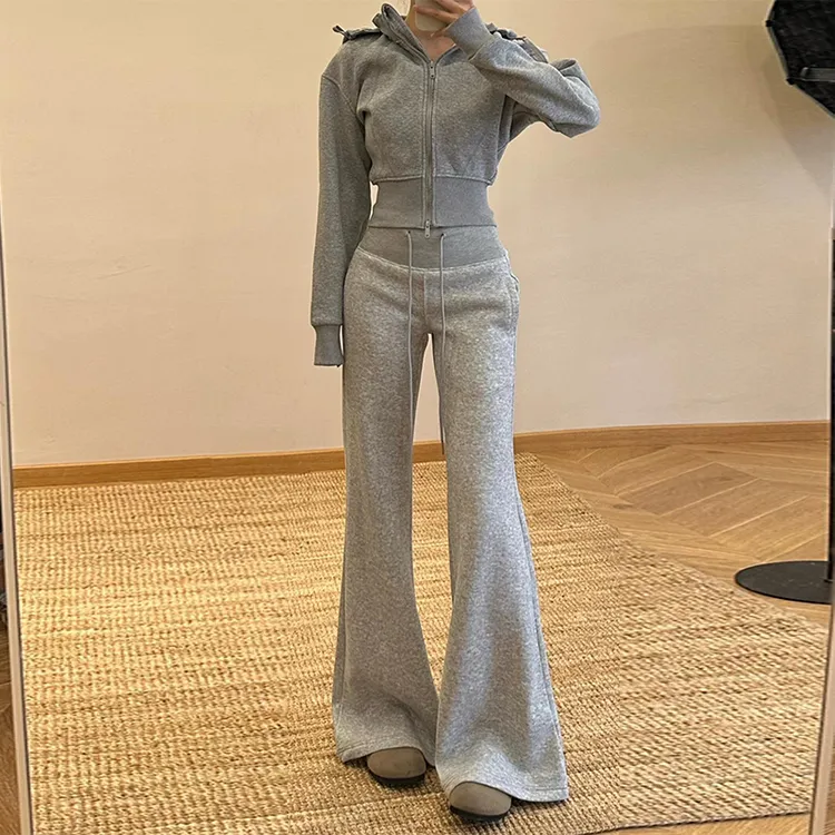 浅灰色喇叭运动裤女秋2025新款螺纹拼接高腰显瘦垂感微喇美式休闲