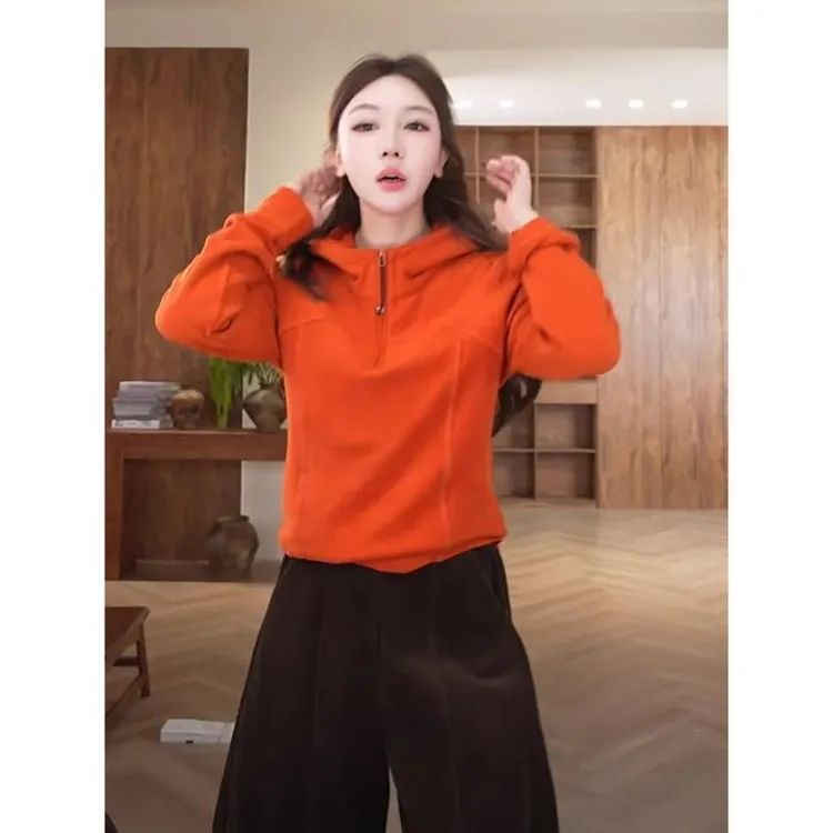柏雪“胡桃”2025秋冬季高级感修身显瘦连帽轻奢百搭休闲卫衣女