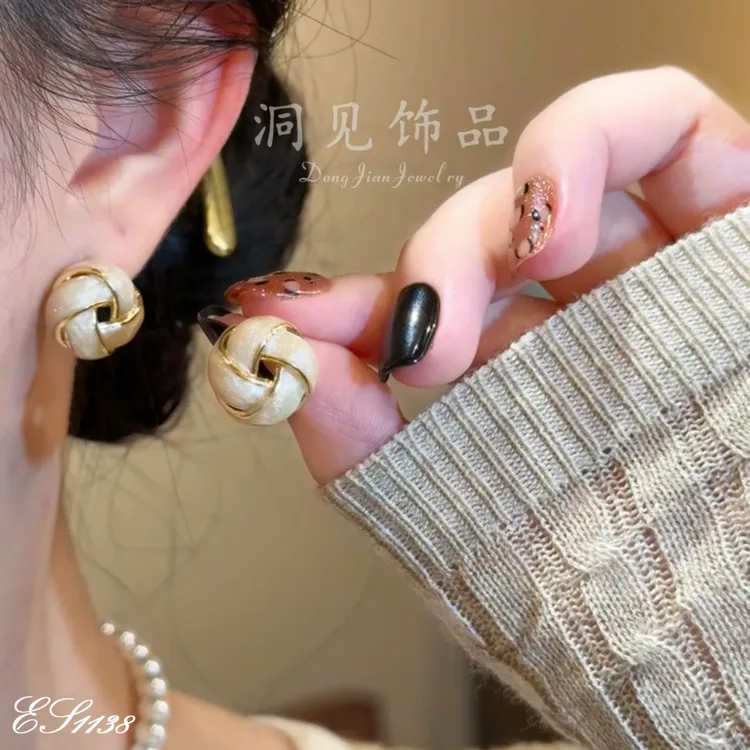 【洞见】满镶编织风车耳钉轻奢复古气质时尚精致百搭耳饰女ES1138