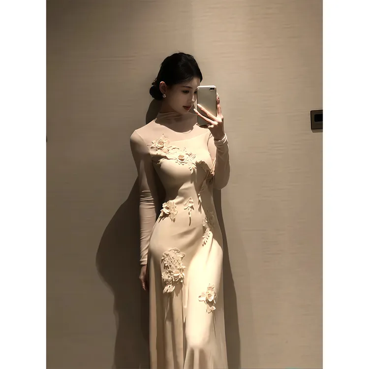 国风立体花朵长袖圆领连衣裙女冬季新款修身显瘦高级感气质长裙子