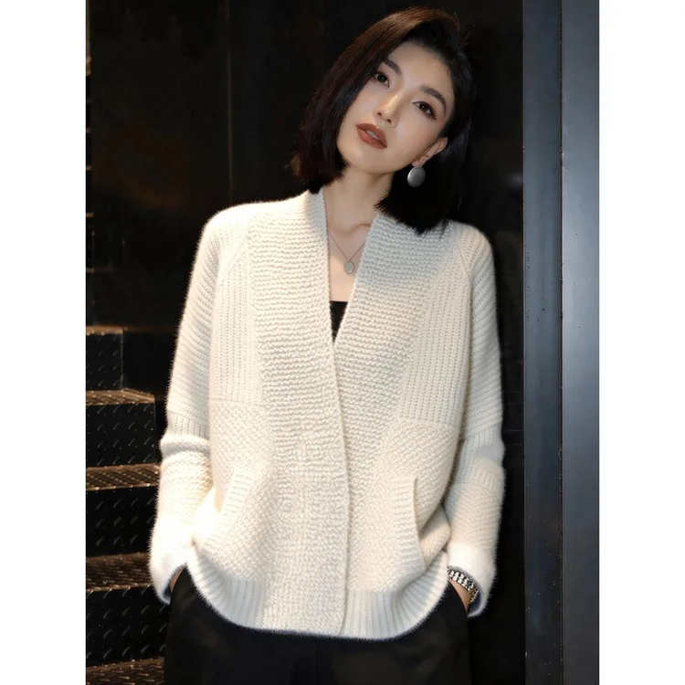 白色V领针织开衫女秋冬新款慵懒风宽松显瘦洋气百搭毛衣外套上衣