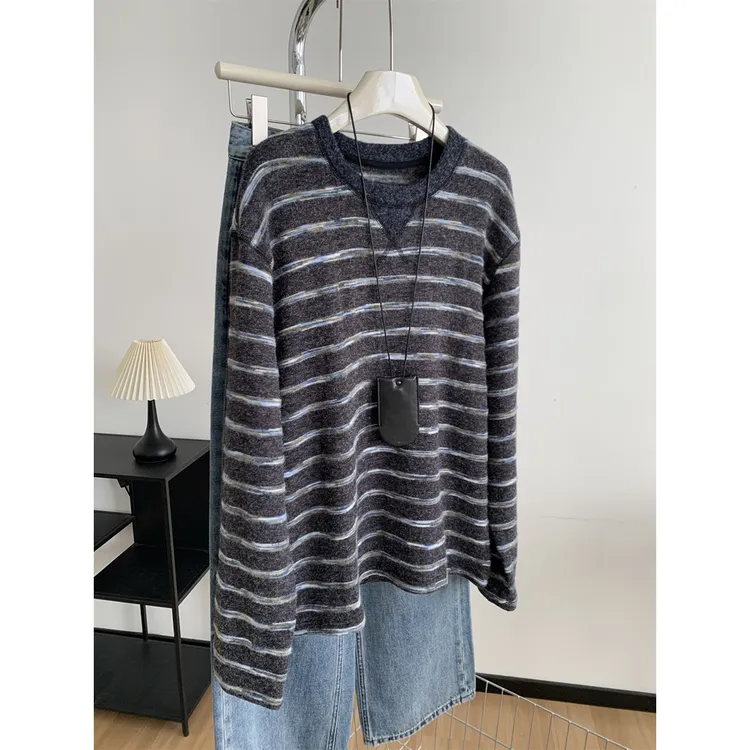 胖妹妹240斤大码保暖圆领长袖T恤女慵懒秋冬深灰色彩条上衣打底衫