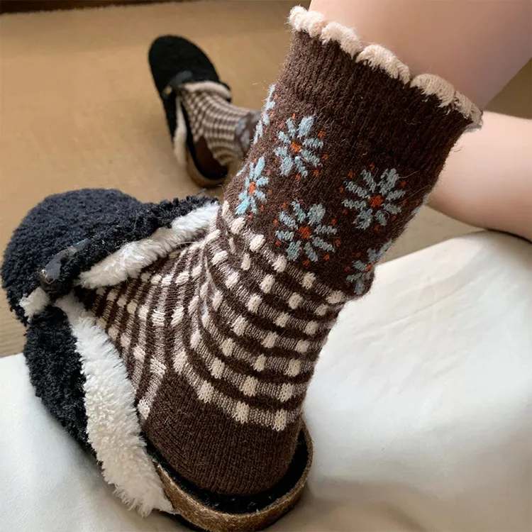 袜子女款秋冬加厚保暖中筒袜复古日杂系羊毛袜简约休闲雏菊堆堆袜