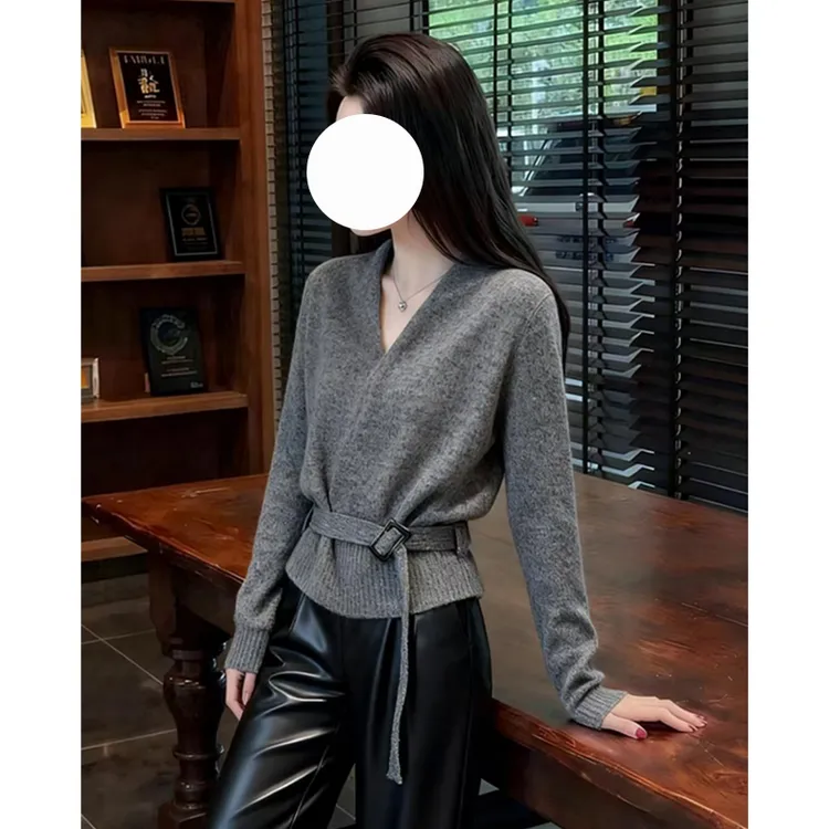 大码气质高级感V领收腰针织毛衣女遮肉显瘦时尚秋冬洋气慵懒上衣