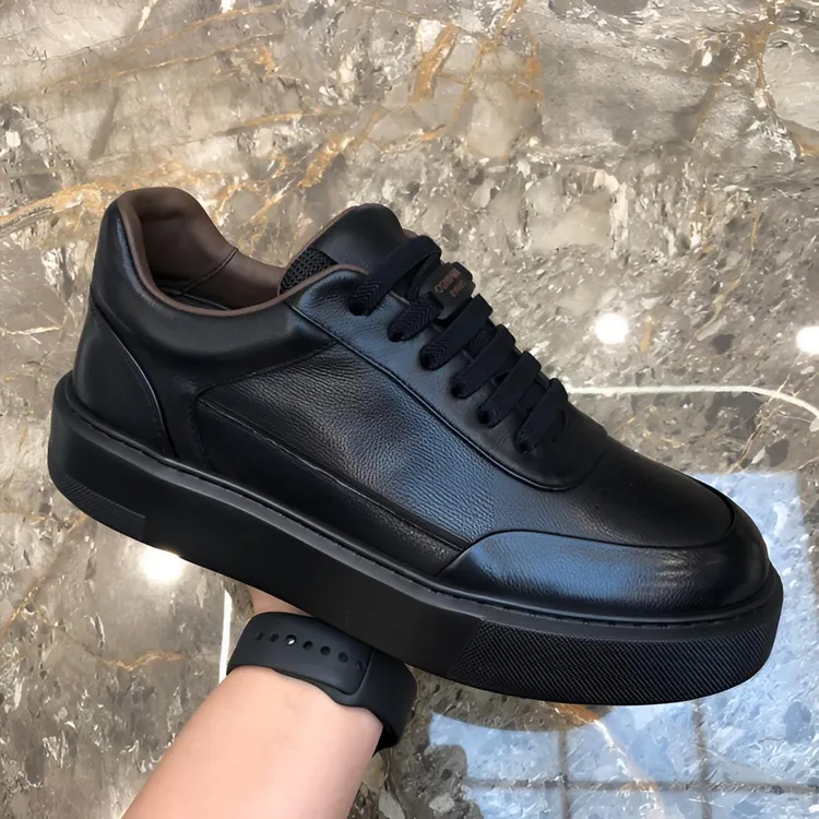 男士真皮新款黑色百搭商务休闲皮鞋厚底轻质透气舒适潮流韩版板鞋