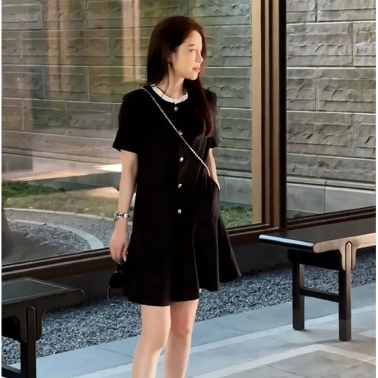 赫本风时尚设计感减龄连衣裙女2025夏季新款气质显瘦a字小黑裙子