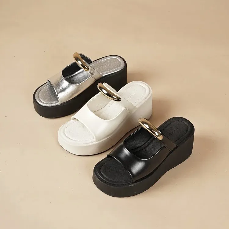 超火厚底凉拖鞋女款2025新款夏季松糕底增高小个子小码沙滩一字拖