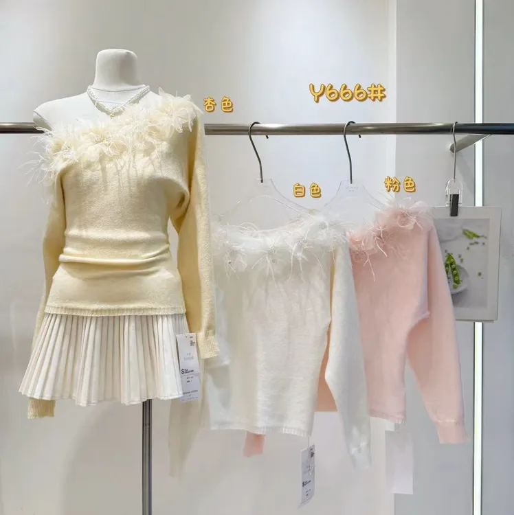 666秋冬新款性感气质法式仙仙花朵装饰斜肩加厚套头针织衫上衣