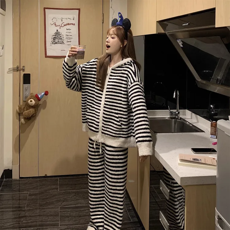 连帽珊瑚绒睡衣女款秋冬季2025新款长袖长裤加厚休闲服套装可外穿