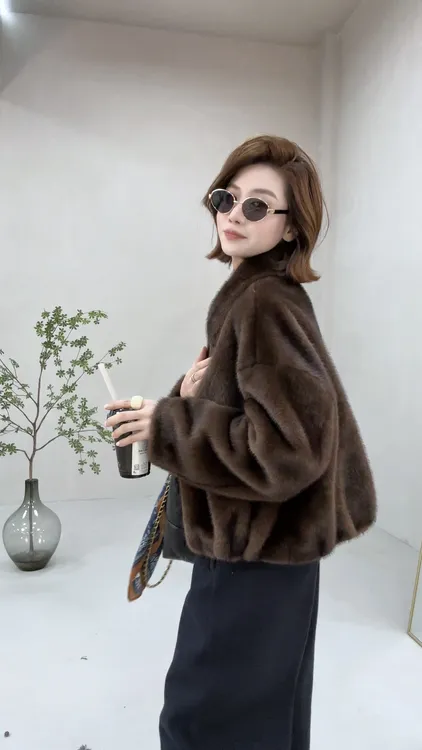 月月 2025秋冬新款小众设计极简显瘦百搭翻领毛毛外套 2510C7007