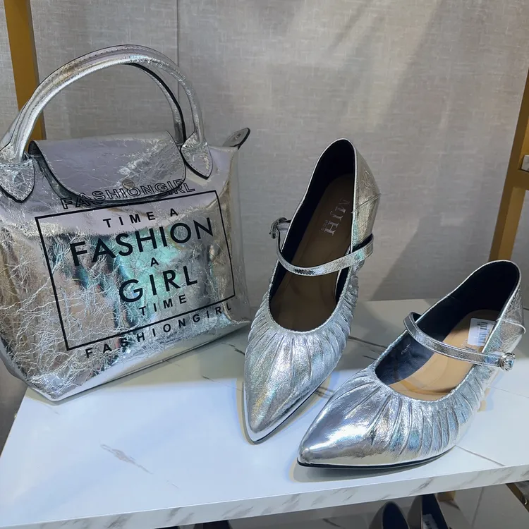 浅口法式银色坡跟单鞋欧美风方头尖头中跟高跟婚鞋40–43