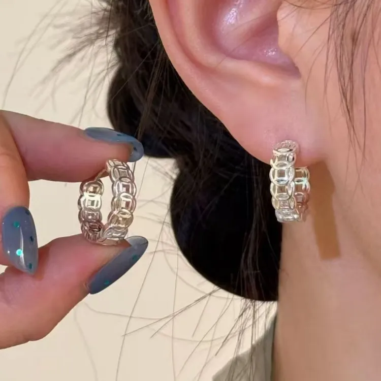 铜合金耳饰 钱多多耳环2025新款耳圈轻奢高级感镂空铜钱耳扣耳饰