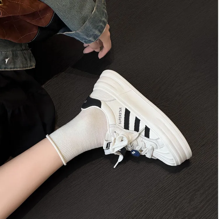 PUBGO/千喜步步高贝壳头小白鞋女2025秋季新款百搭厚底舒适显脚小