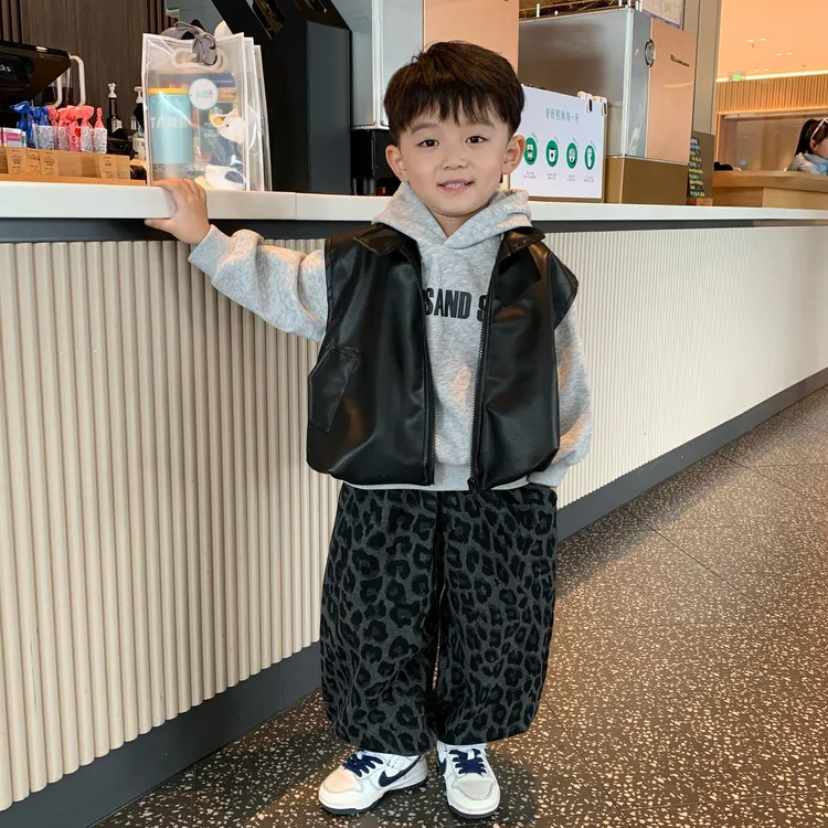 男童套装2025新款韩版酷帅男孩皮马甲儿童装卫衣宝宝春秋季三件套