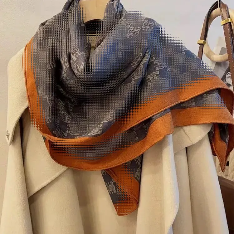 105×105真丝羊毛手工卷边双面同色轻奢方巾秋冬保暖度假出游披肩