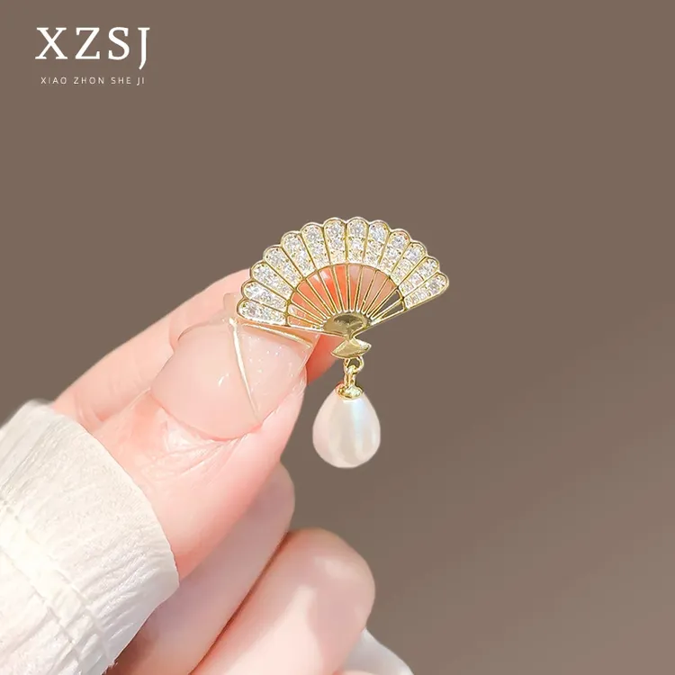 铜锆石胸针 新款扇子珍珠胸花高档女别针防走光扣新中式国风配饰