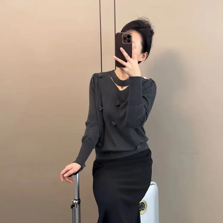 V领长袖针织衫女2026新款设计感洋气舒适独特大码上衣潮