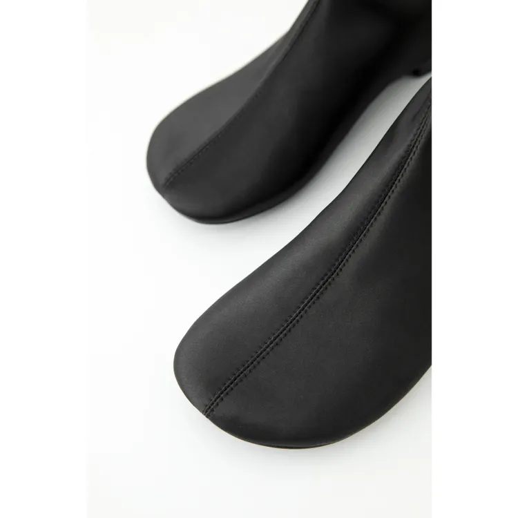 BAYBERYL老贝缎面黑真丝高筒显瘦简约25秋时装靴子DD5H1202-8/17