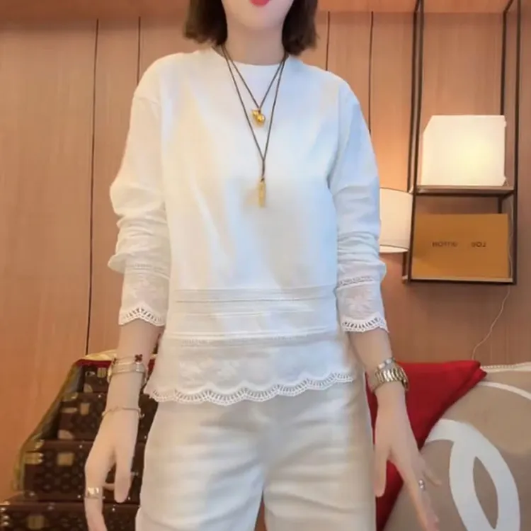 春季长袖韩系蕾丝提花上衣女士2025休闲气质洋气宽松圆领拼卫衣