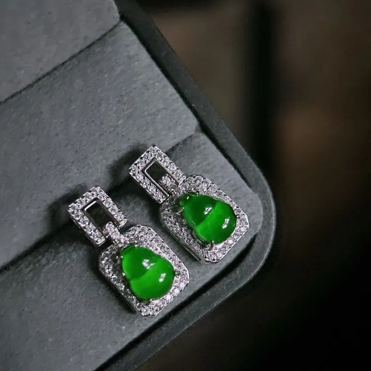 925银耳饰 爆款新款S925银镶嵌天然高冰满绿蛋面葫芦耳钉耳饰6/8