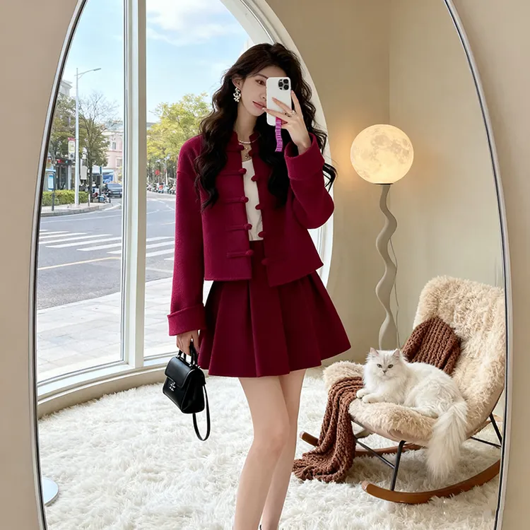 玫红色新中式外套2026冬季新款气质名媛独特超好看高端时尚两件套