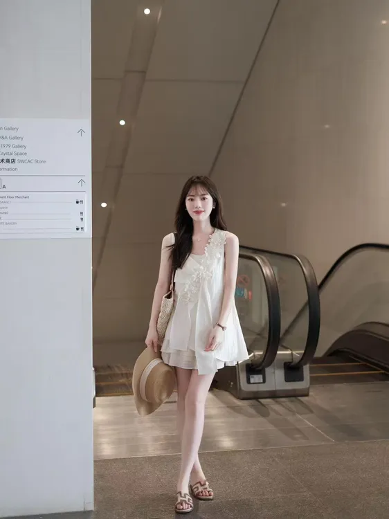 夏季新款纯欲慵懒风女法式别致v领立体花朵无袖衬衫气质短裙