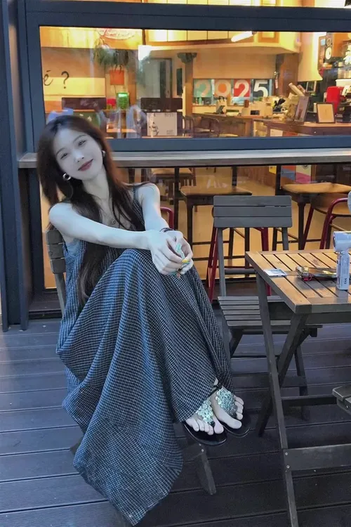 2025夏季新款韩系穿搭慵懒风薄款防晒开衫搭配格子吊带裙两件套女