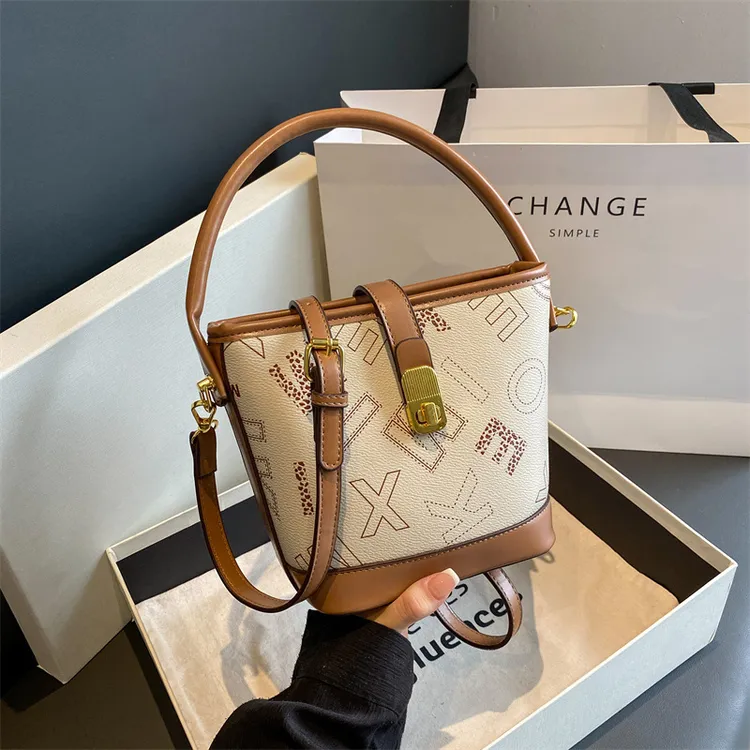 包包女包新款高级质感百搭单肩休闲简约小众时尚手提斜挎小水桶包