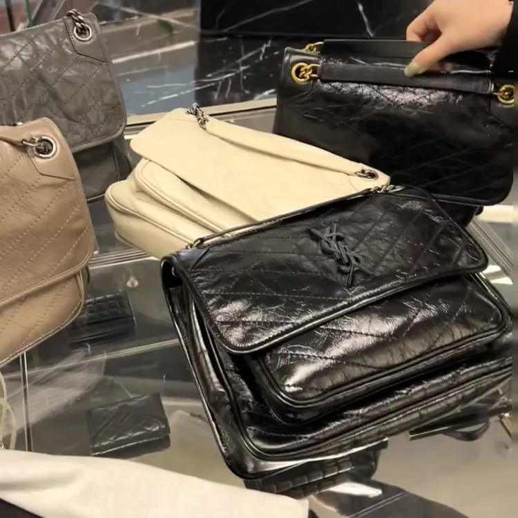 法国轻奢正品2025新款百搭真皮链条邮差包斜挎单肩包通勤腋下包女