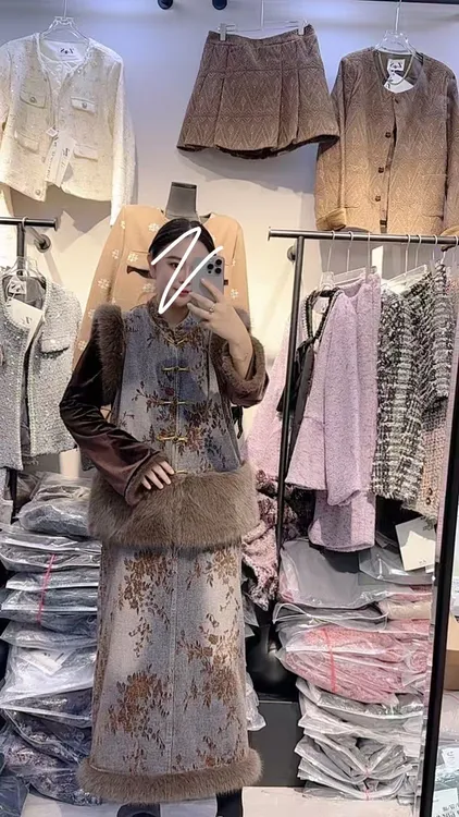 2025时尚大气轻奢拼毛设计感显瘦微胖内搭+马甲+半裙套装966790