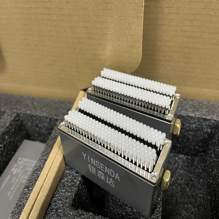 小型机器人仿形夹具
