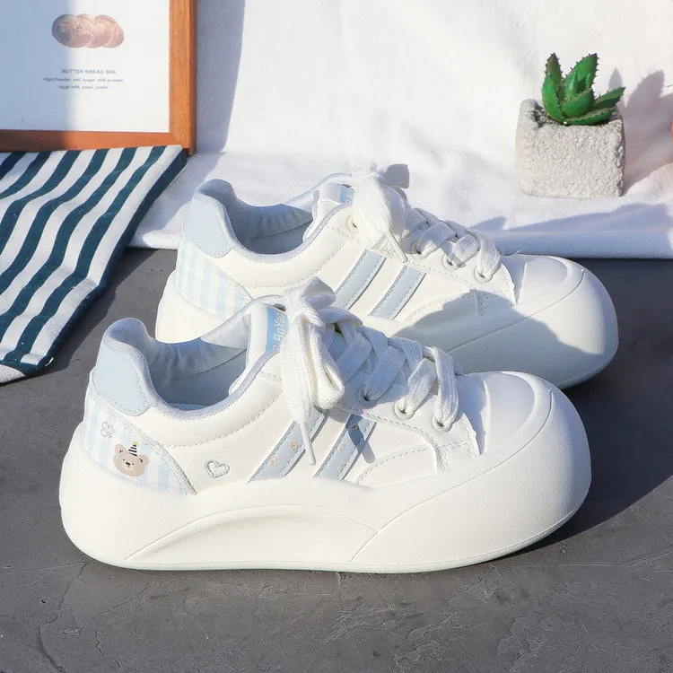 2026春季厚底板鞋女款休闲增高可爱面包鞋学生百搭鞋小众小白鞋女