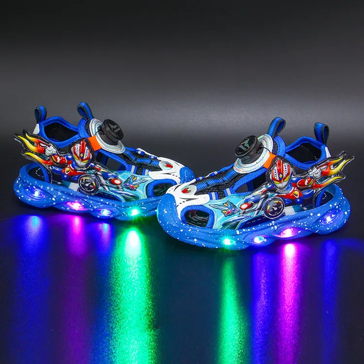 儿童奥特曼凉鞋夏季新款男运动凉鞋带灯男孩旋转扣镂空沙滩鞋子