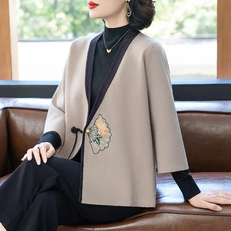 新中式妈妈秋装针织外套2025新款中老年人女春秋高贵国风开衫上衣