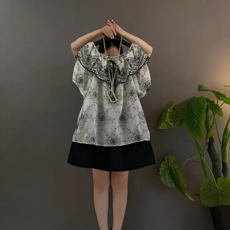 胖mm新款时尚一字肩荷叶领刺绣上衣&短裤显瘦遮肉大码俩件套