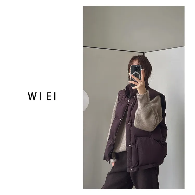 《WI EI》浆果马甲*微皱肌理95白鹅绒立领廓形羽绒马甲W25408019