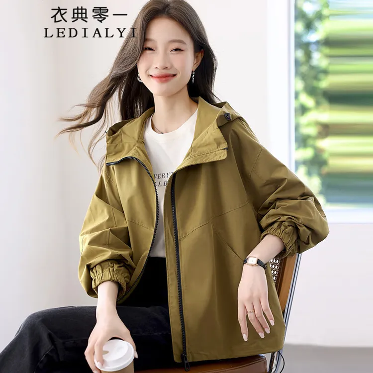 休闲外套女春秋2025新款爆款中年妈妈宽松大码减龄流行连帽短风衣