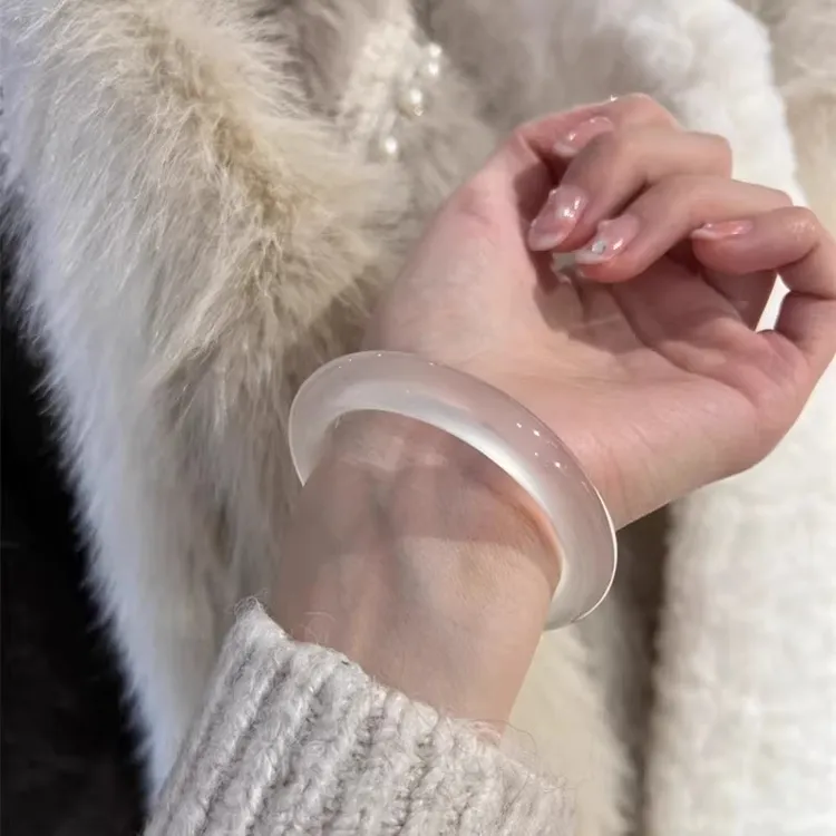 天然保真荔枝冻白月光手镯女款精品玛瑙玉髓冰种玉镯天然玉石镯子