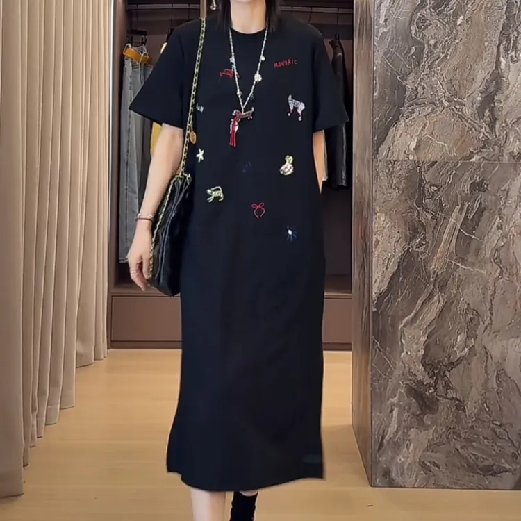 2025春季新款高级显瘦设计感时尚小狗刺绣开衩连衣裙短袖上衣女潮